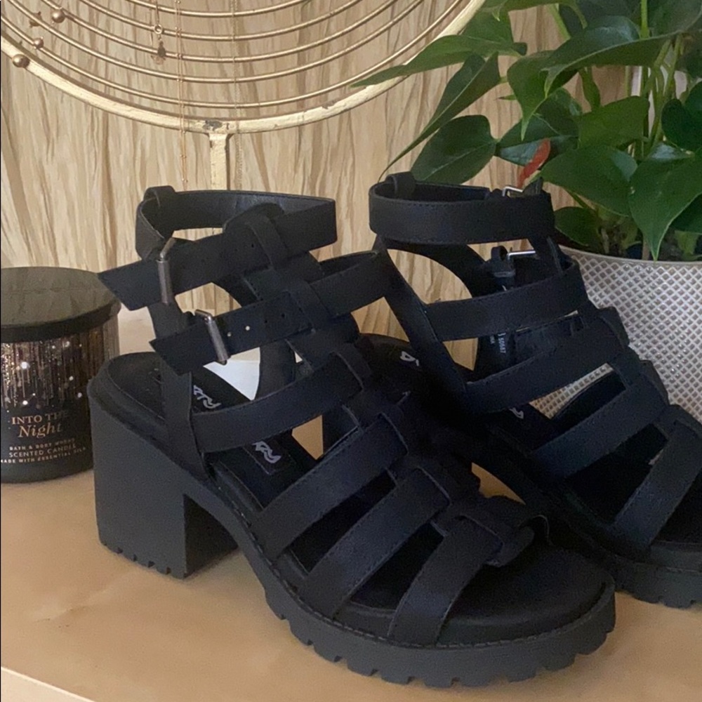 Black Chunky sandals with straps